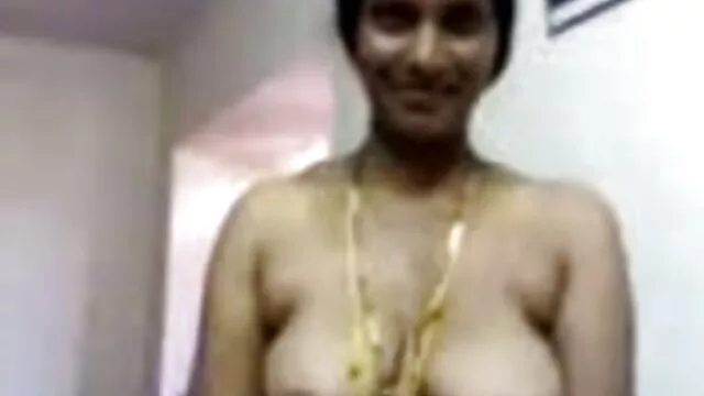 誰がプールで泳ぐと彼の強い体を受け入れるのが大好き。 sex 女性 の ため の 動画
