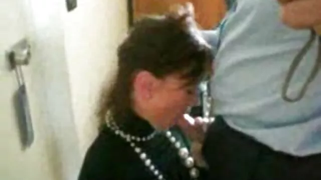彼女はオーガズムに噴出しながら、彼女のL.をFisting 女性 向け セックス 無料