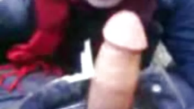 タクシーでいたずらを愛するエッチなカップル エロメン セックス