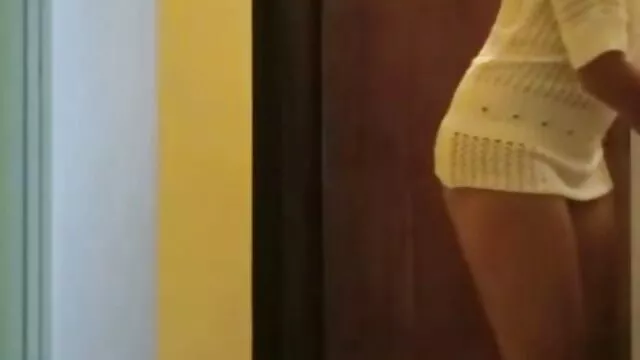 くそー、ソファの上に横たわって、彼女の指をなでていた女の子 女性 向け 無料 セックス 動画