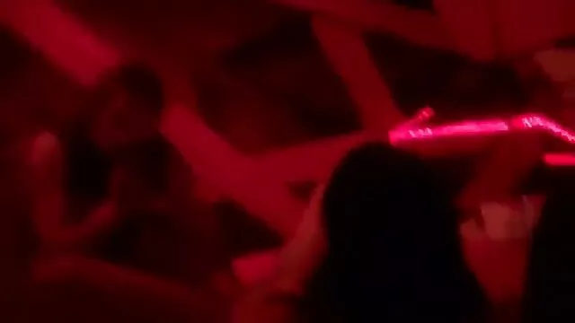 彼は電話で話すときに彼女のボーイフレンドに浮気レッドドッグ 女性 専用 セックス 無料 動画
