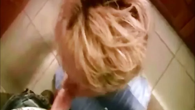 美しいブルネットは、男が女の子、金髪と黒を抱擁することができます 女性 の ため の 無料 セックス