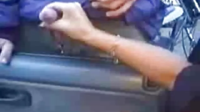 テープは喉の中でほとんど愚かです 女の子 の ため の セックス 動画